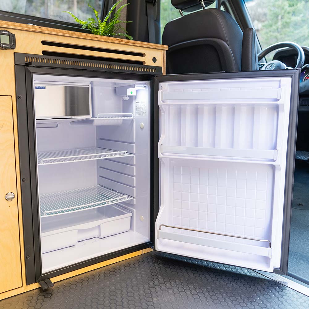 Isotherm Cruise 130 Fridge – Energy-Efficient, 12/24V Compressor ...
